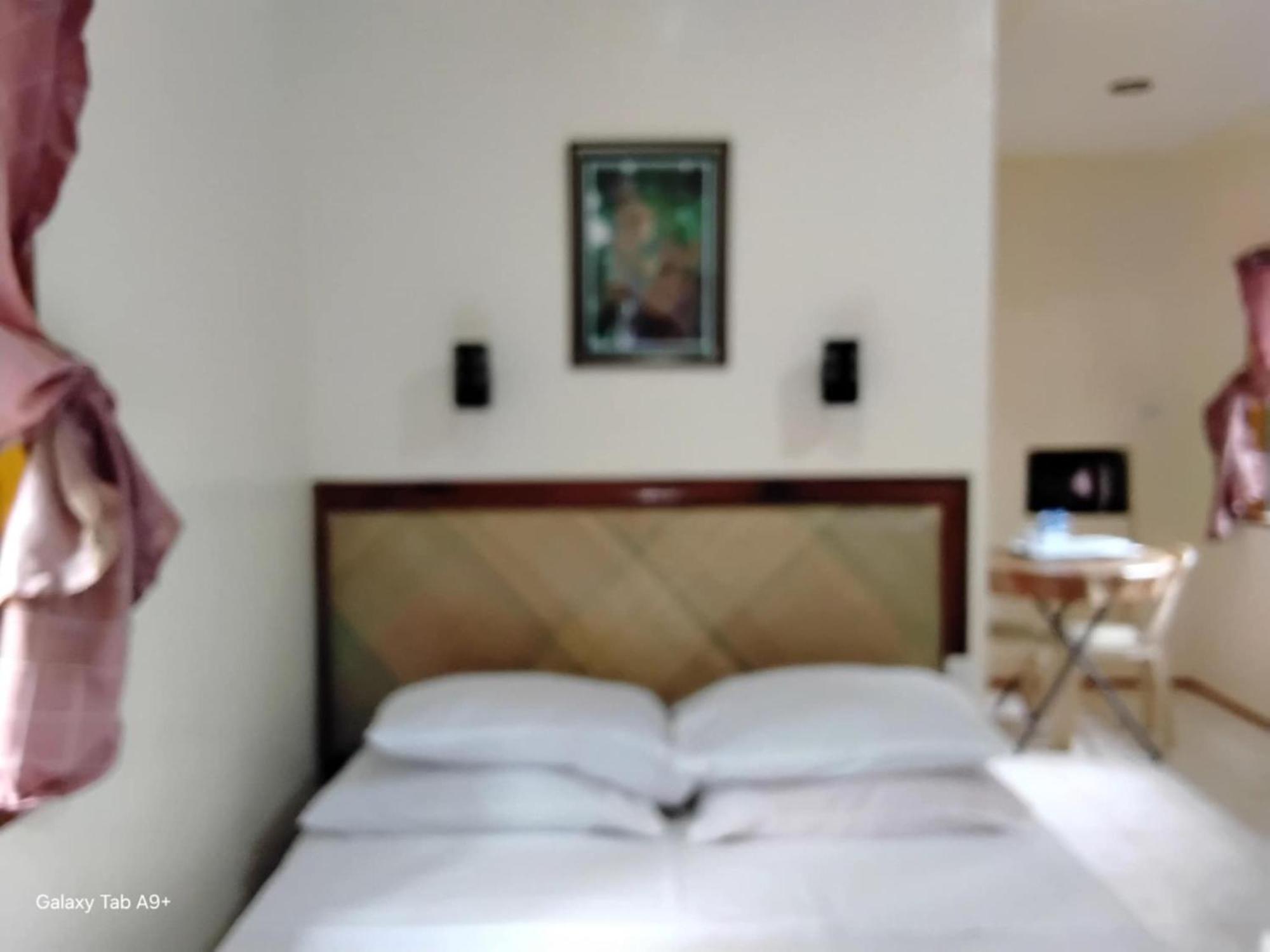 Camiguin Lanzones Resort Мамбаджао Стая снимка