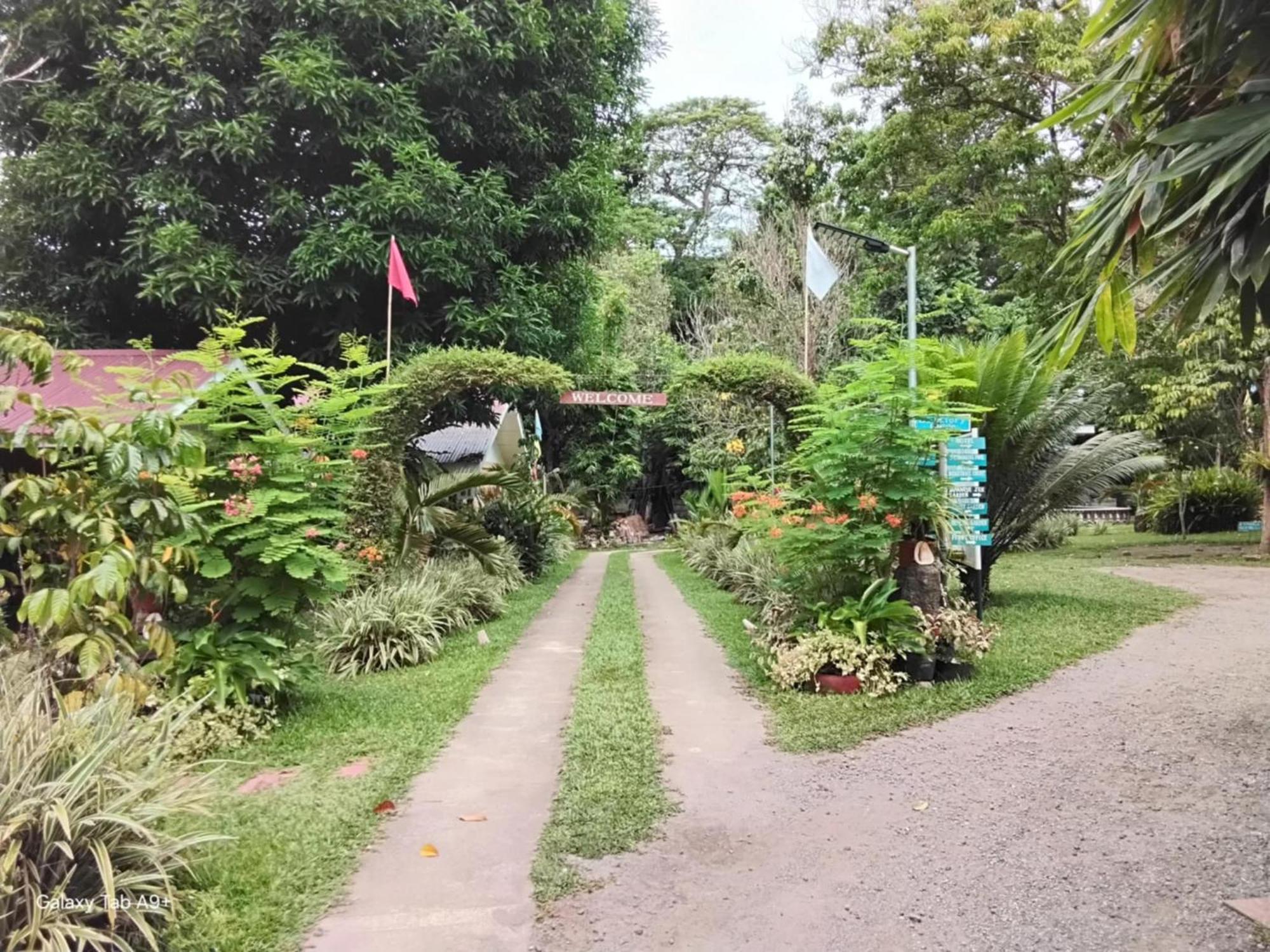 Camiguin Lanzones Resort Мамбаджао Екстериор снимка